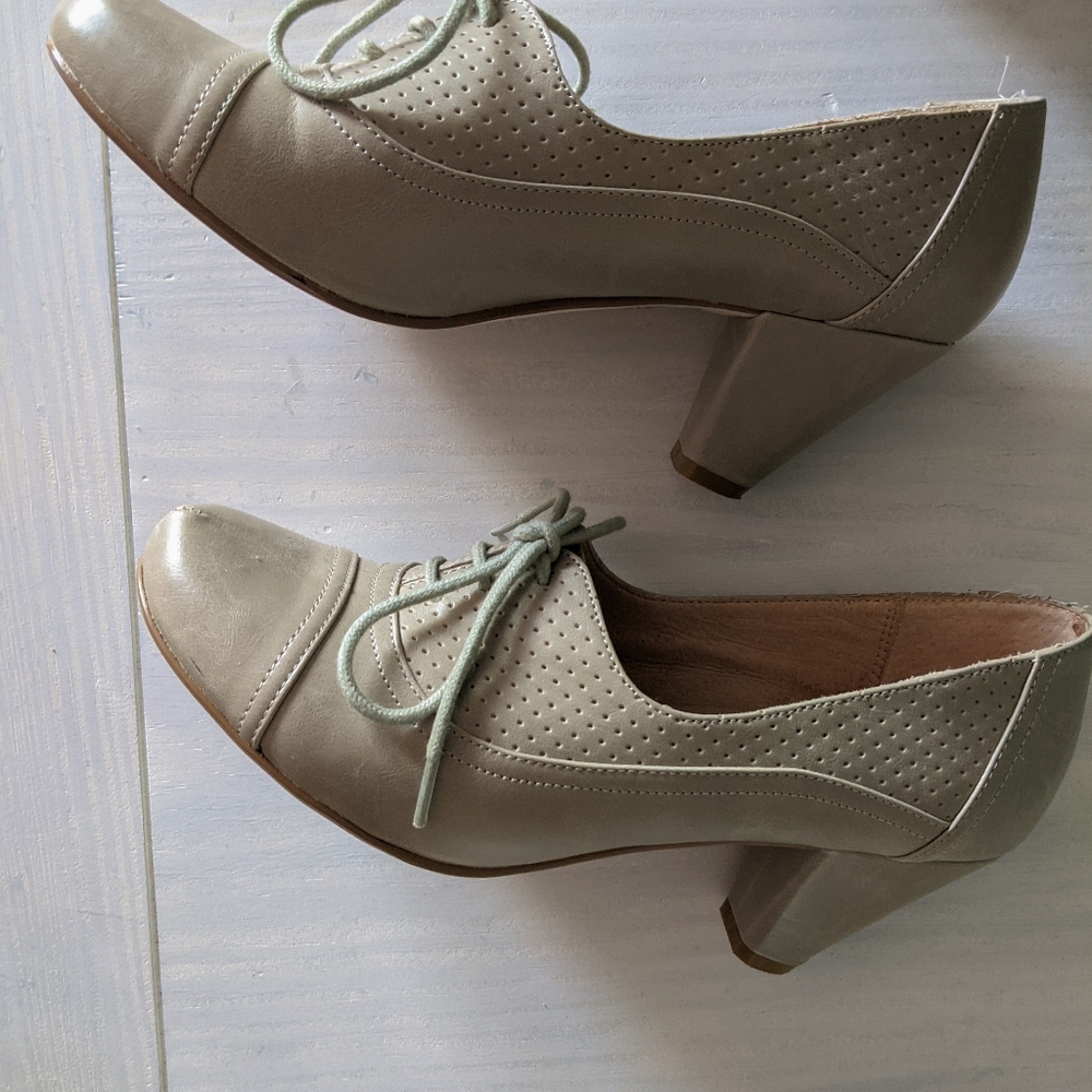 Lace up Oxford heel